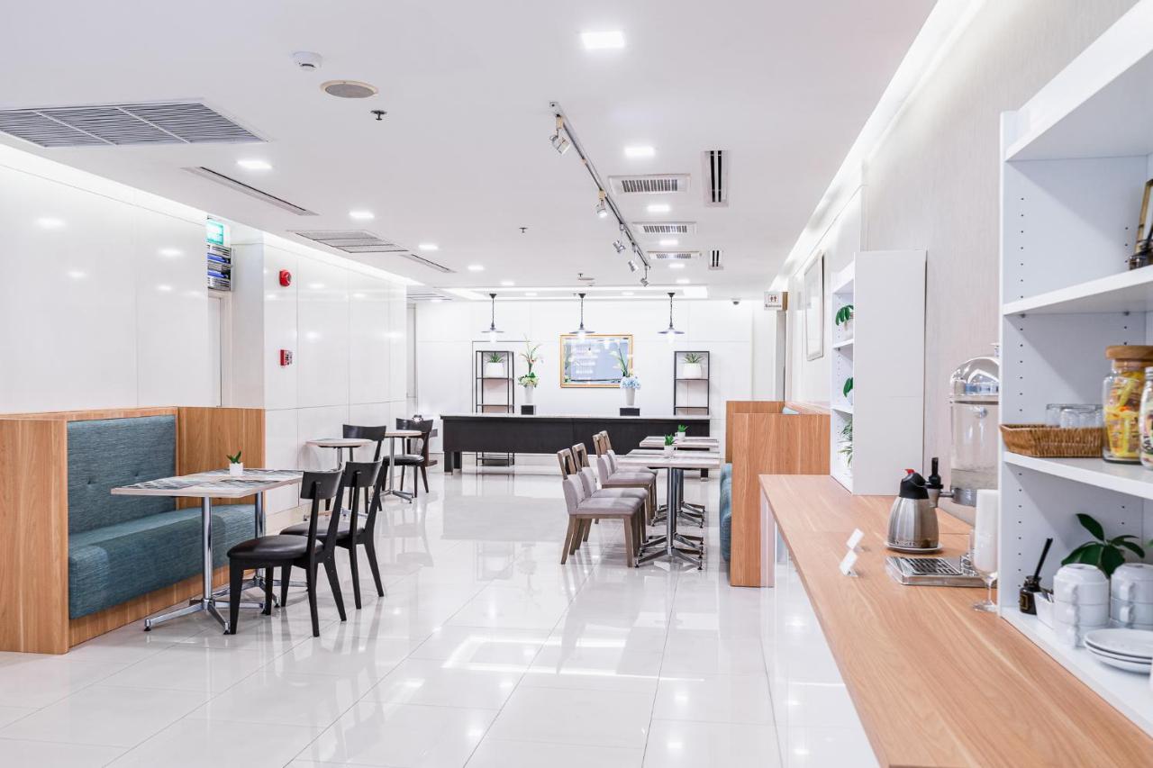 Jasmine Grande Residence Bangkok Exterior photo The lounge at Taoyuan International Airport