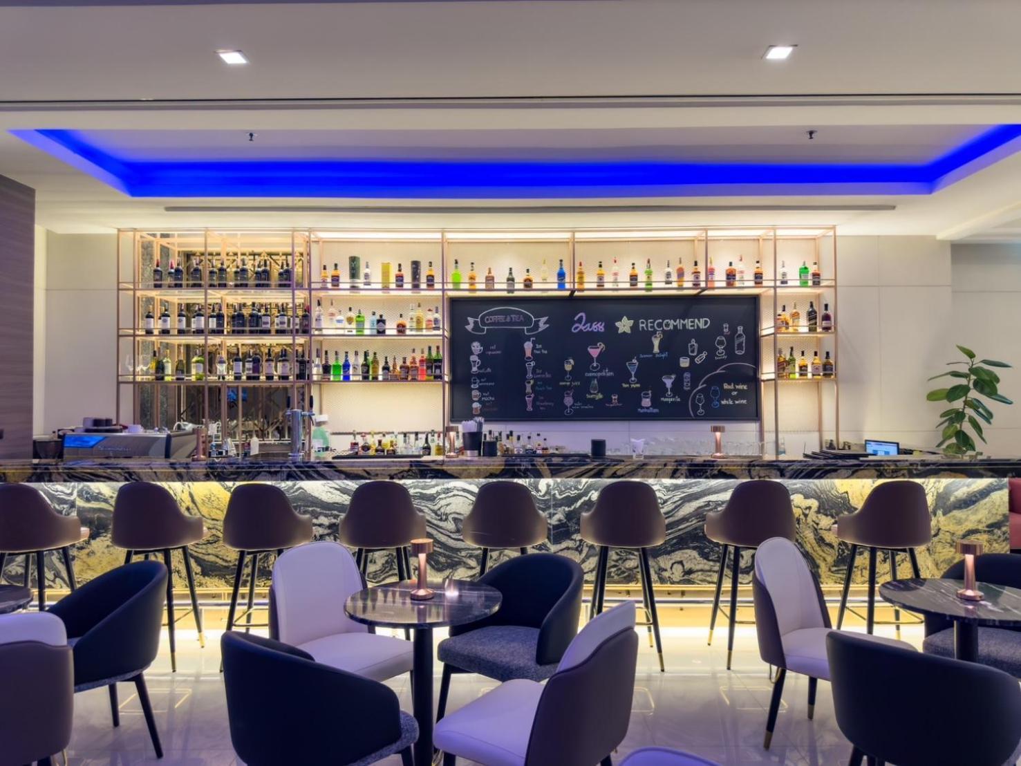 Jasmine Grande Residence Bangkok Exterior photo The bar at the lounge