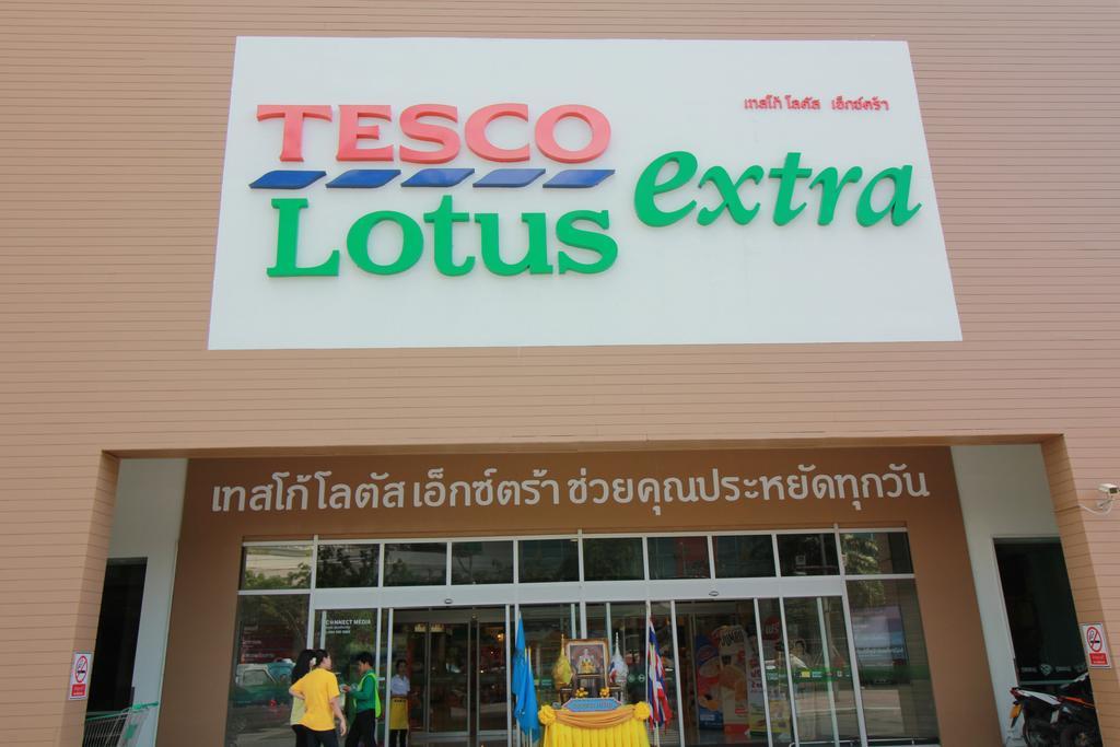 Jasmine Grande Residence Bangkok Exterior photo Tesco Lotus Extra